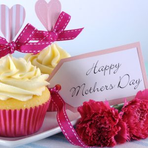 Cupcakes and card with "Happy Mother's Day.